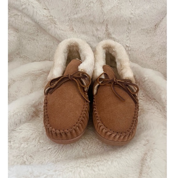 Minnetonka Moccasin Boot Slipper - Picture 2 of 4
